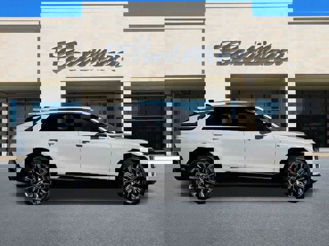 New 2026 Cadillac Lyriq Signature Luxury image 3