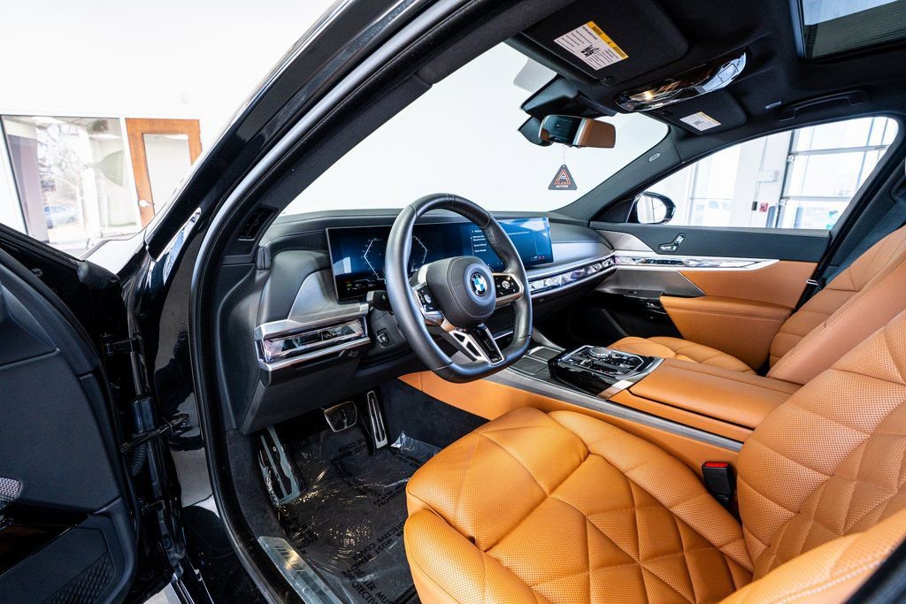 Used 2023 BMW 740i 740i w/ Parking Assistance Package image 32