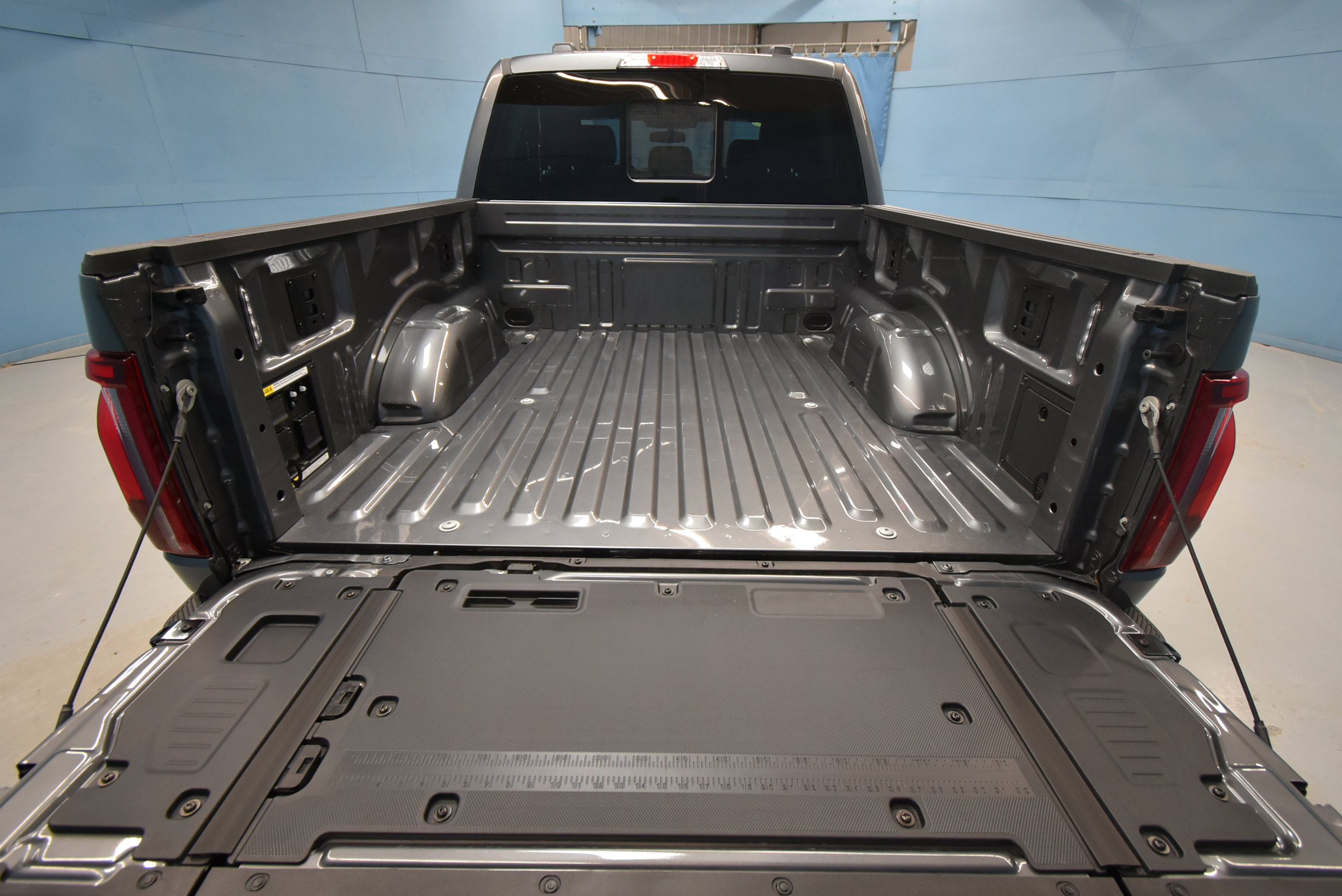 New 2025 Ford F150 Lariat w/ Equipment Group 502A High image 38