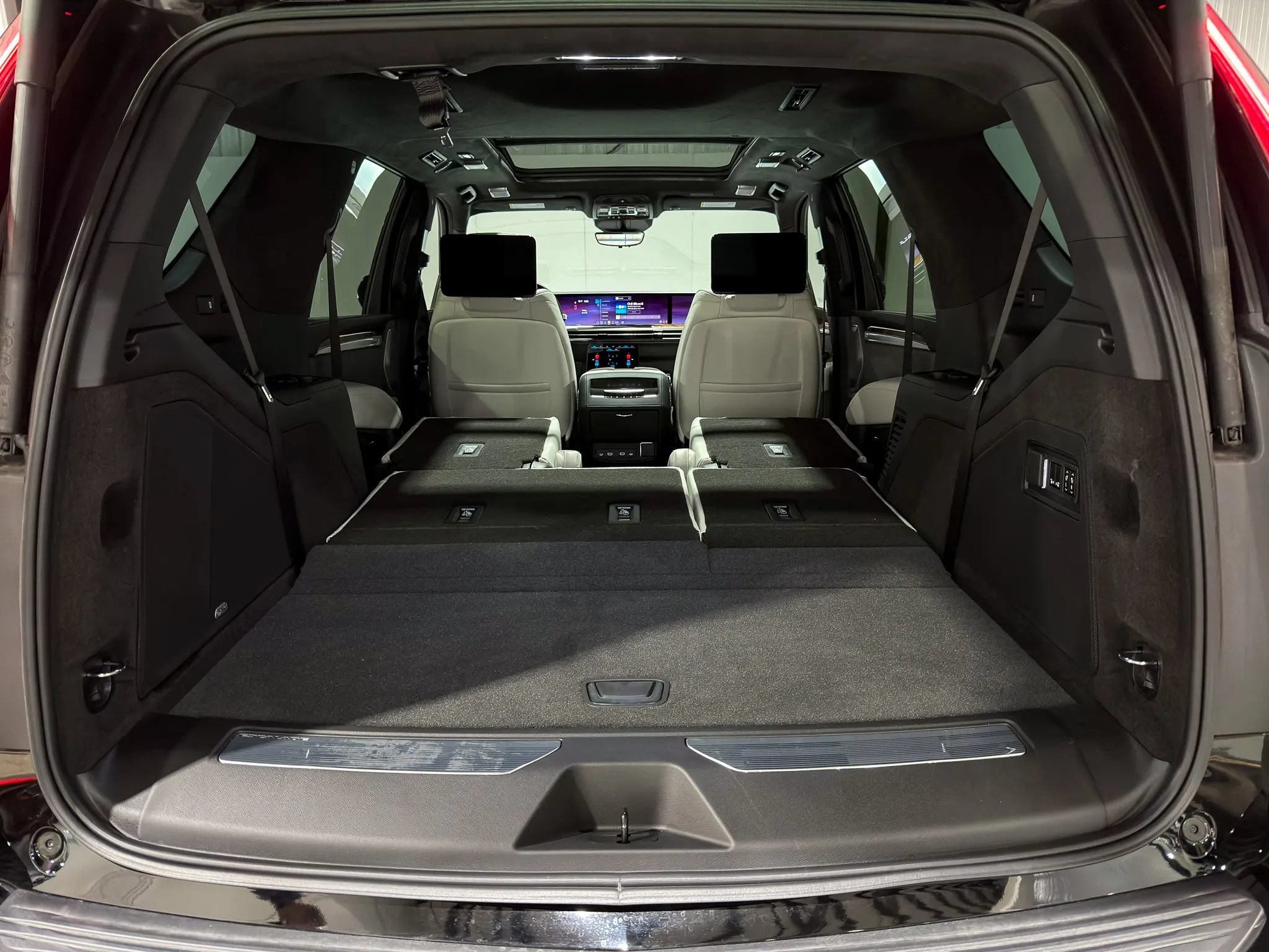 Used 2026 Cadillac Escalade Platinum Sport AWD/4WD image 12