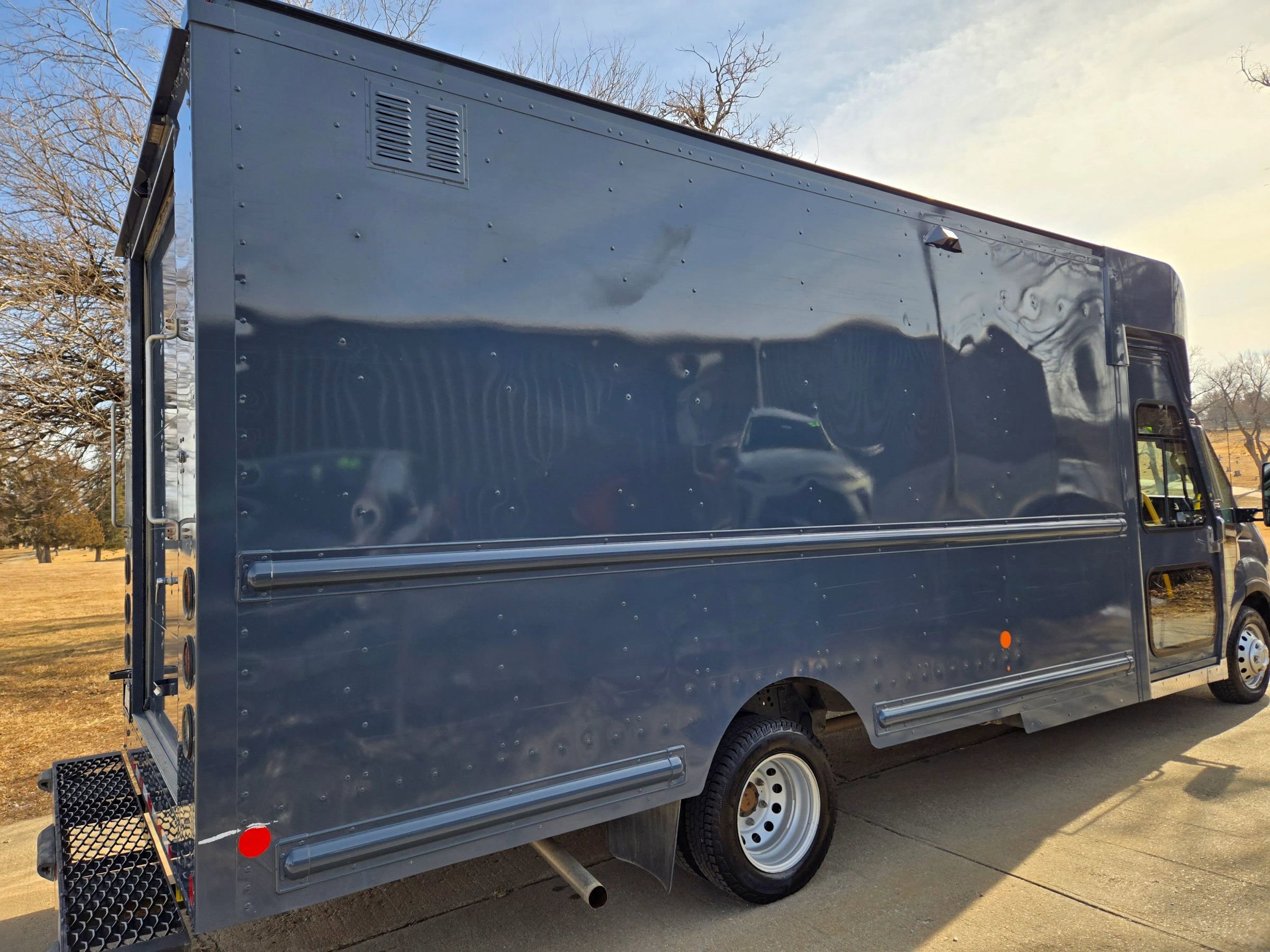 Used 2022 Ford Transit 350 350 HD XL Cutaway Van 2D image 9