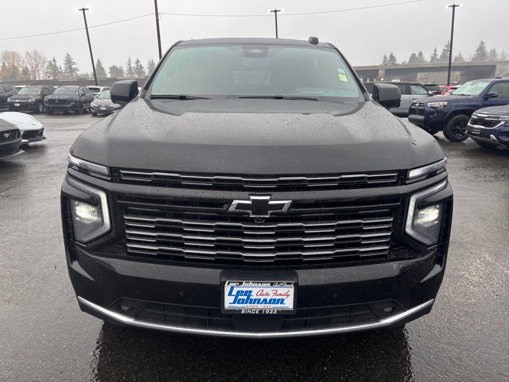 Used 2025 Chevrolet Suburban High Country image 2
