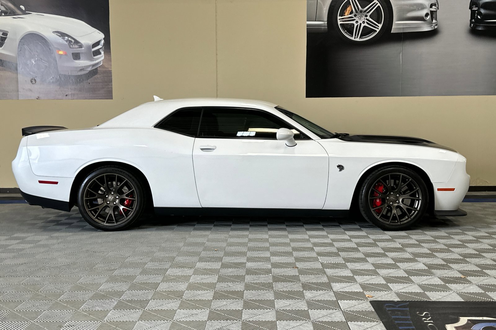 Used 2015 Dodge Challenger SRT Hellcat image 3