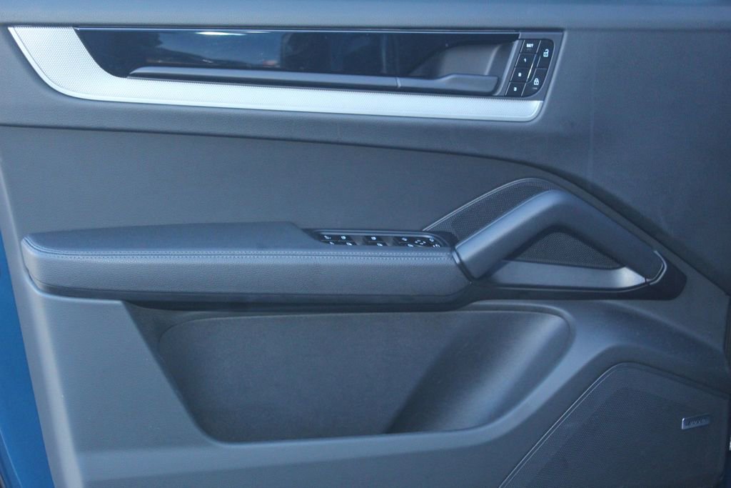 Certified 2025 Porsche Cayenne Coupe AWD/4WD image 23