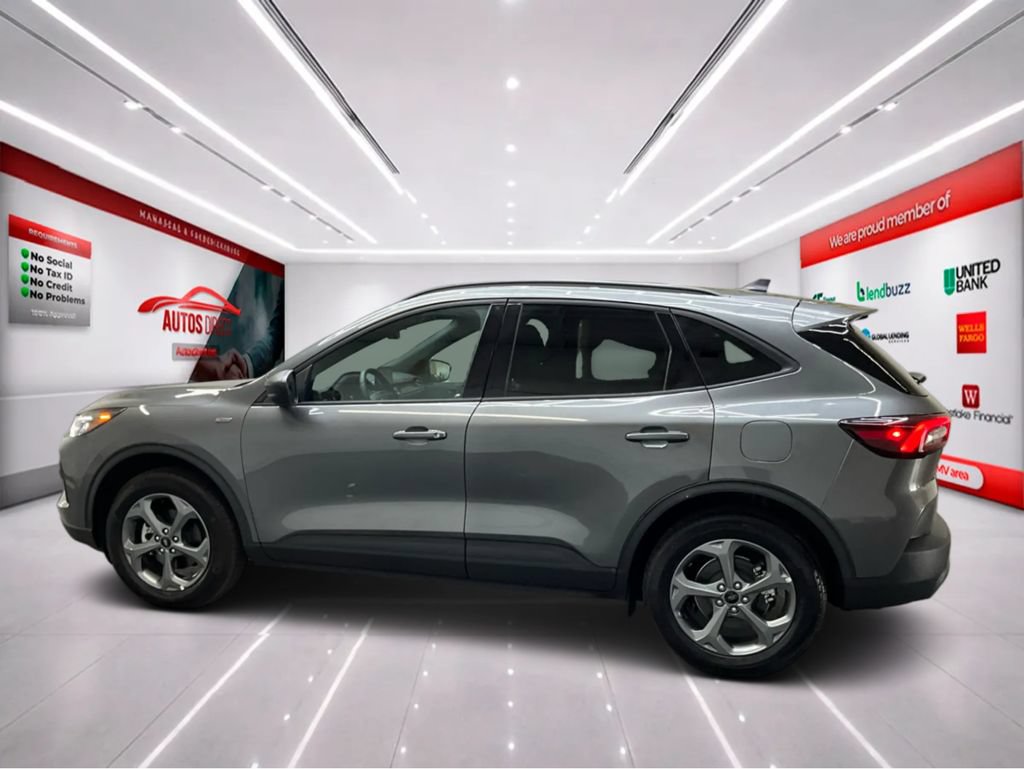 Used 2025 Ford Escape ST-Line w/ Cold Weather Package AWD/4WD image 4