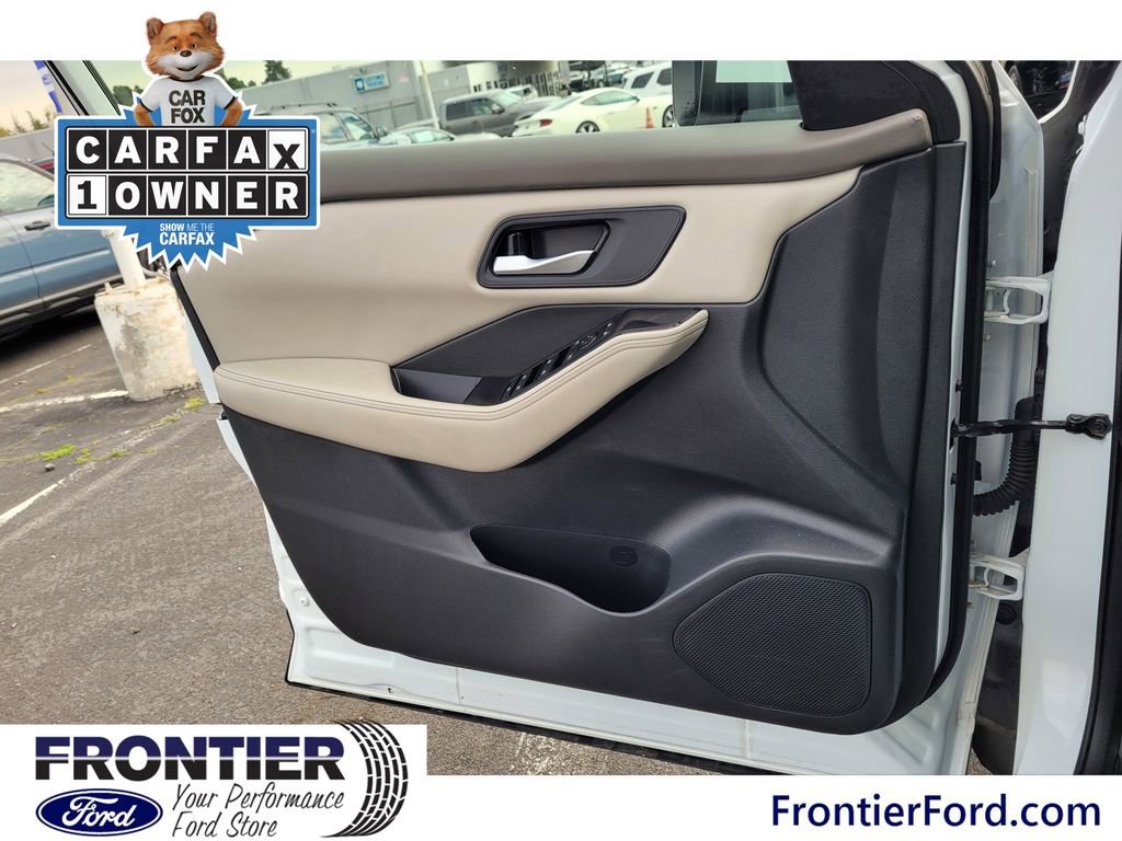 Used 2025 Nissan Rogue SV image 14