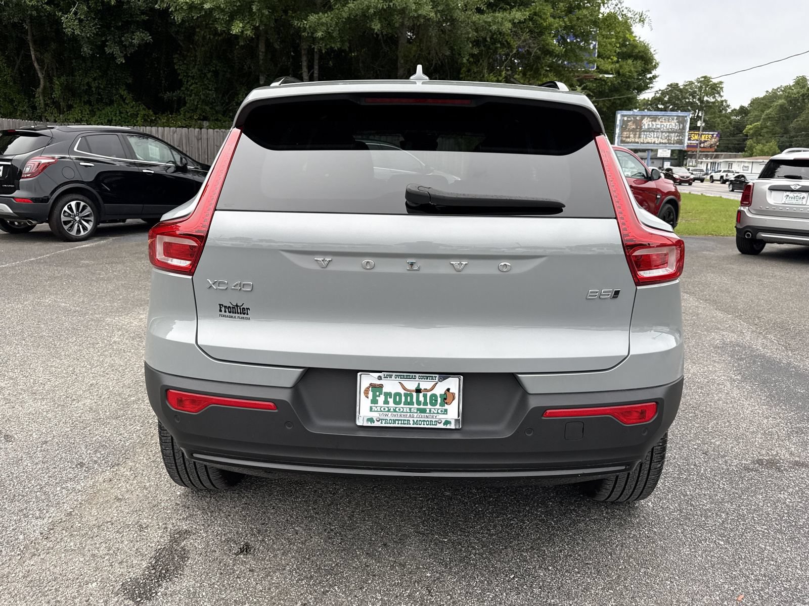 Used 2024 Volvo XC40 B5 Plus w/ Protection Package Premier AWD/4WD image 4