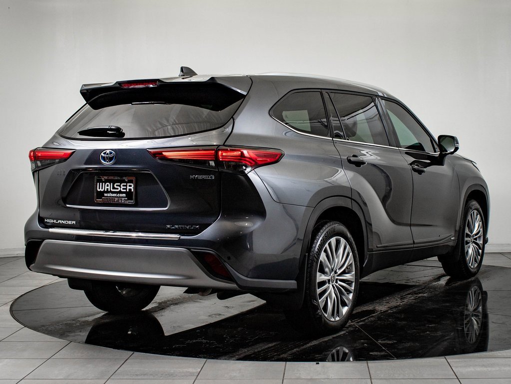Used 2023 Toyota Highlander Platinum image 10