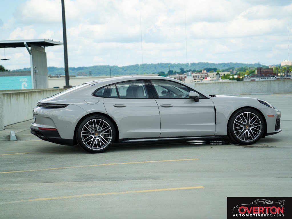 Used 2025 Porsche Panamera 4 image 3