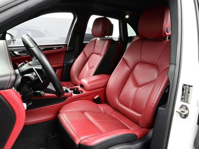 Certified 2023 Porsche Macan Turbo image 5