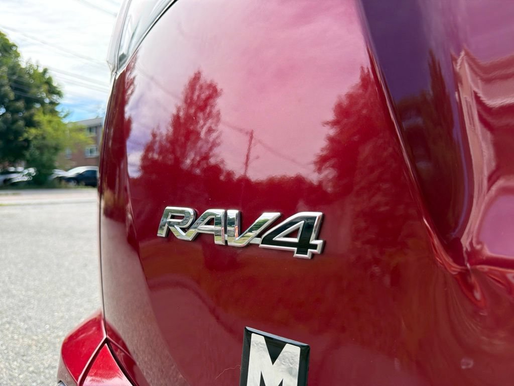 Used 2018 Toyota RAV4 LE AWD/4WD image 11