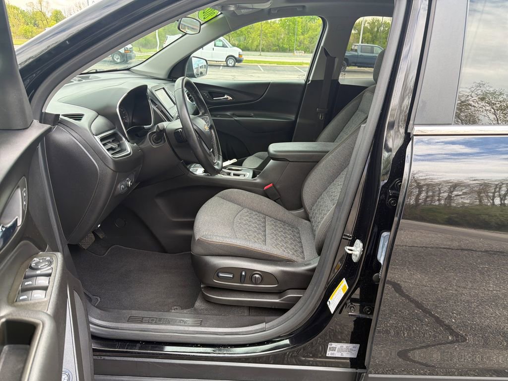 Used 2023 Chevrolet Equinox LT AWD/4WD image 10