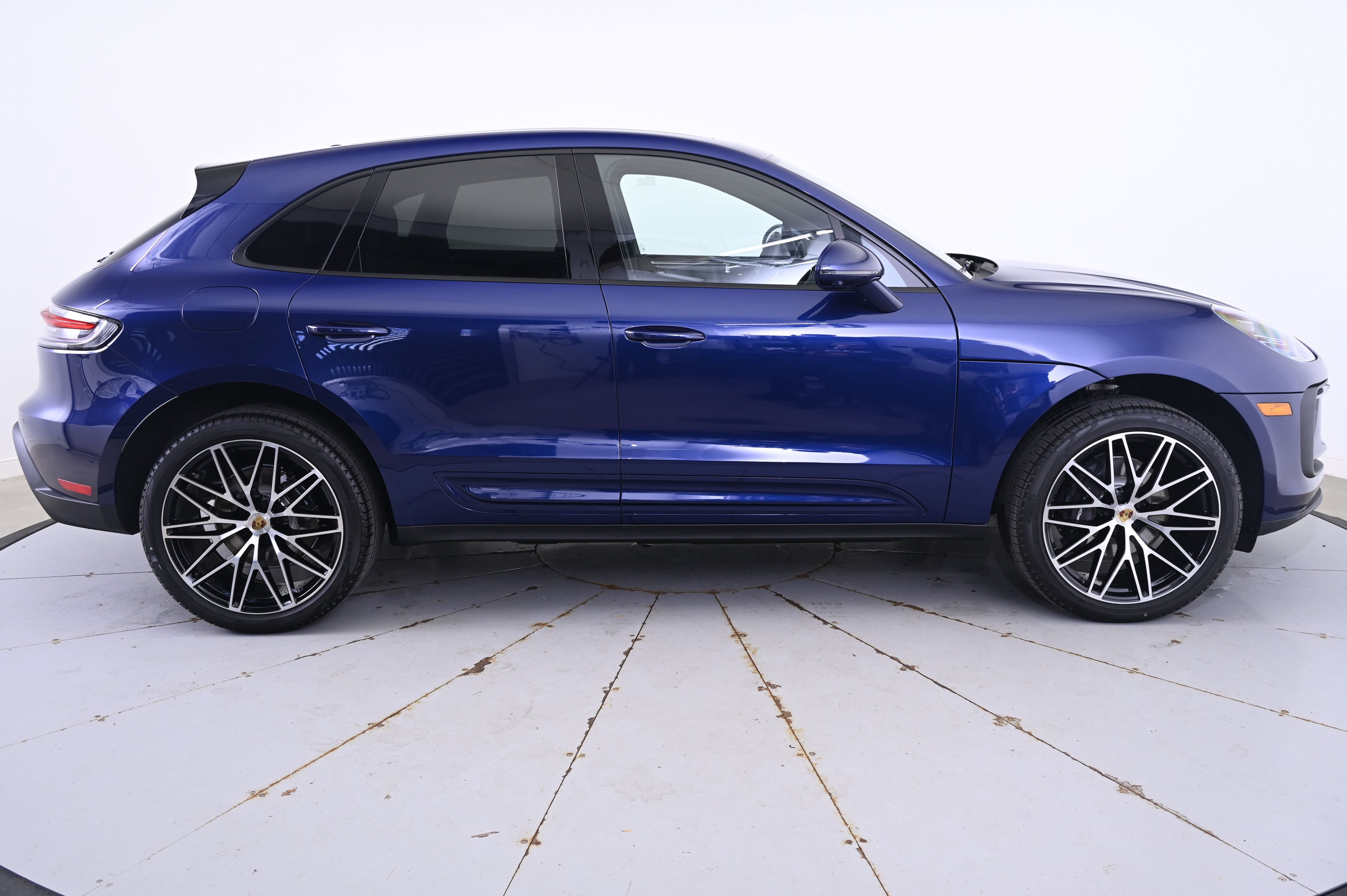 Certified 2026 Porsche Macan AWD/4WD image 8