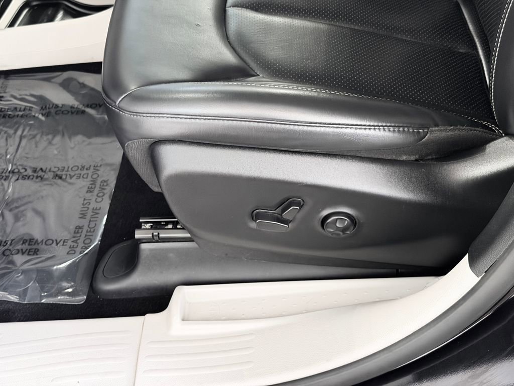 Used 2023 Chrysler Pacifica Touring-L image 25