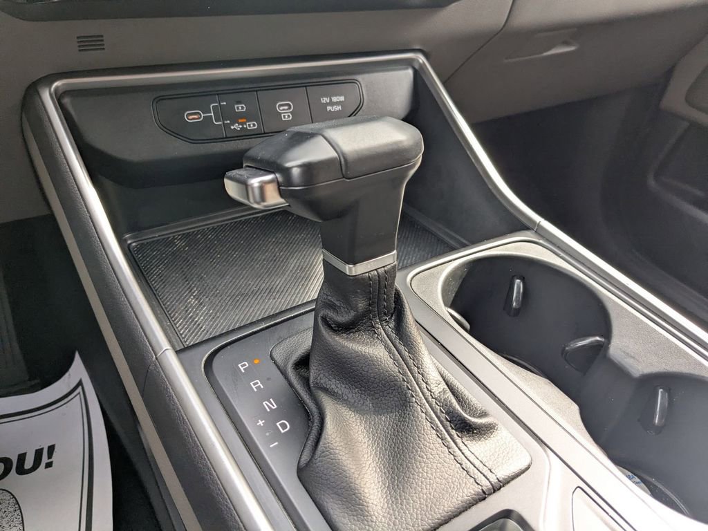 Used 2025 Kia Carnival image 20