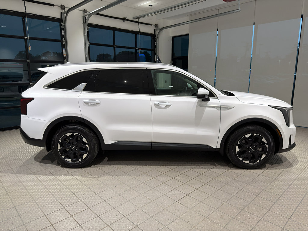 Used 2025 Kia Sorento S FWD image 6