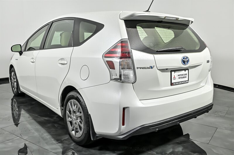 Used 2017 Toyota Prius V Four FWD image 7