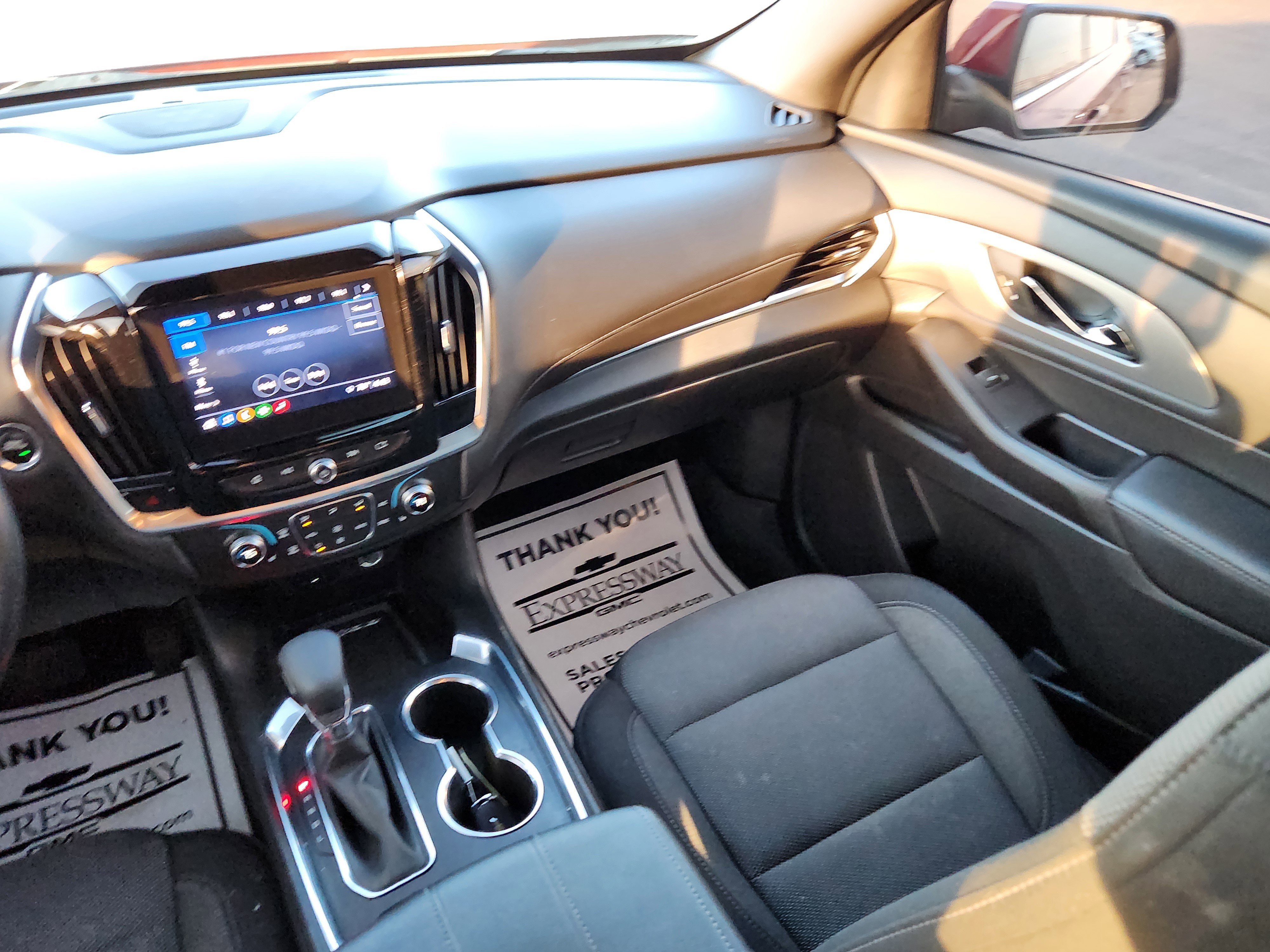 Used 2022 Chevrolet Traverse LT FWD image 17