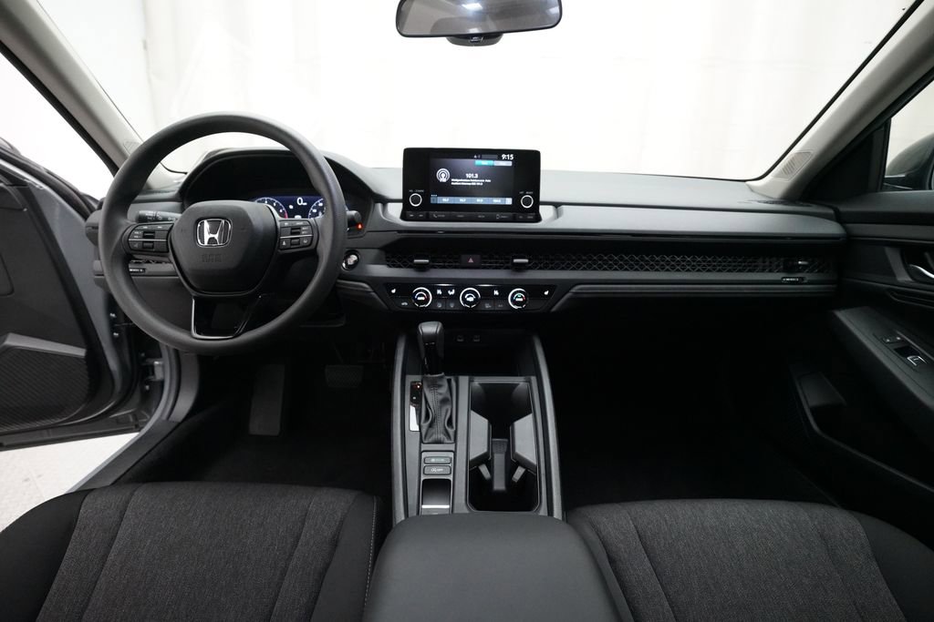 Certified 2025 Honda Accord SE image 5