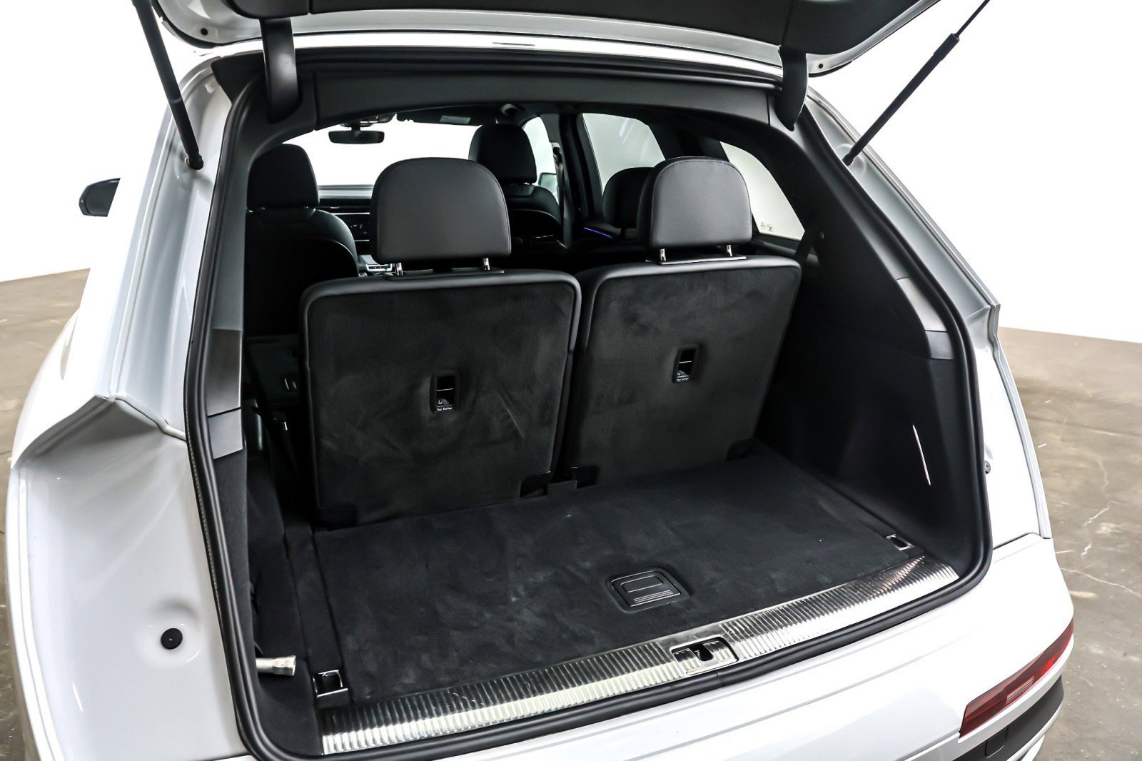 Used 2023 Audi Q7 3.0T Prestige image 24