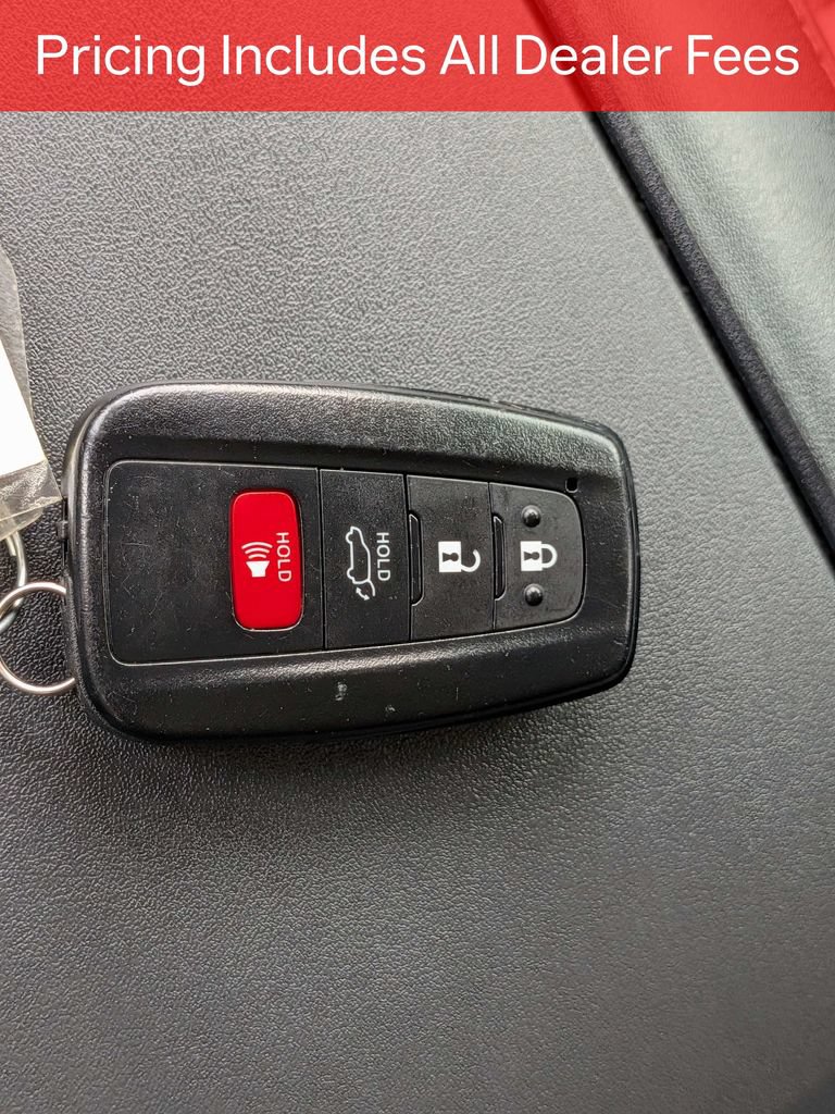 Used 2023 Toyota Highlander XLE AWD/4WD image 32