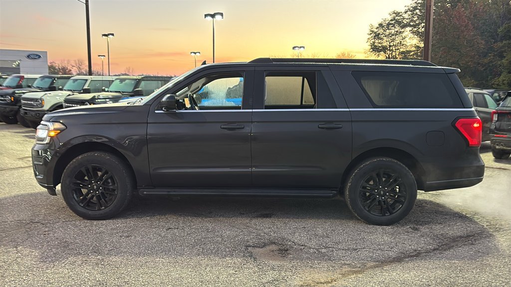 Used 2024 Ford Expedition Max XLT AWD/4WD image 3