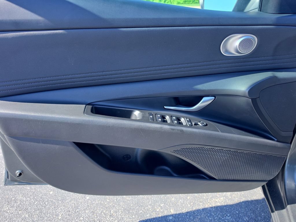 Used 2025 Hyundai Elantra SEL FWD image 12