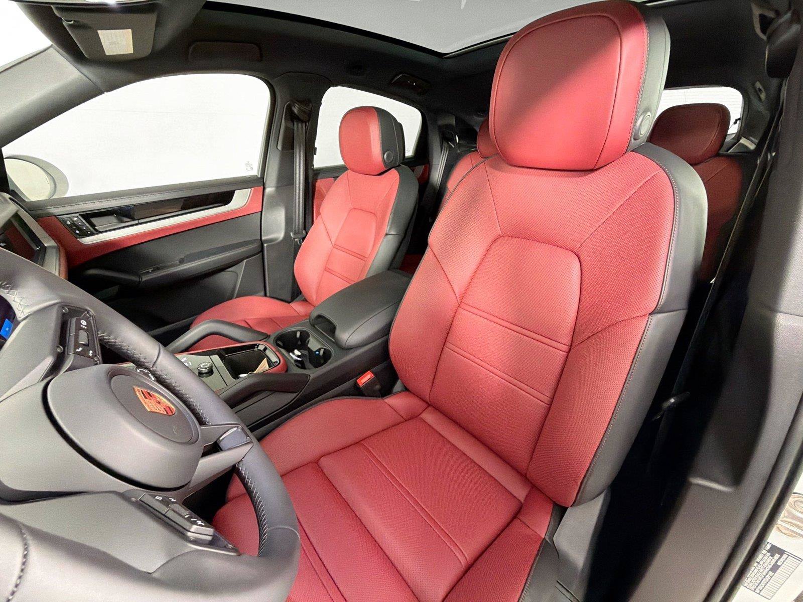 Certified 2026 Porsche Cayenne Coupe AWD/4WD image 5
