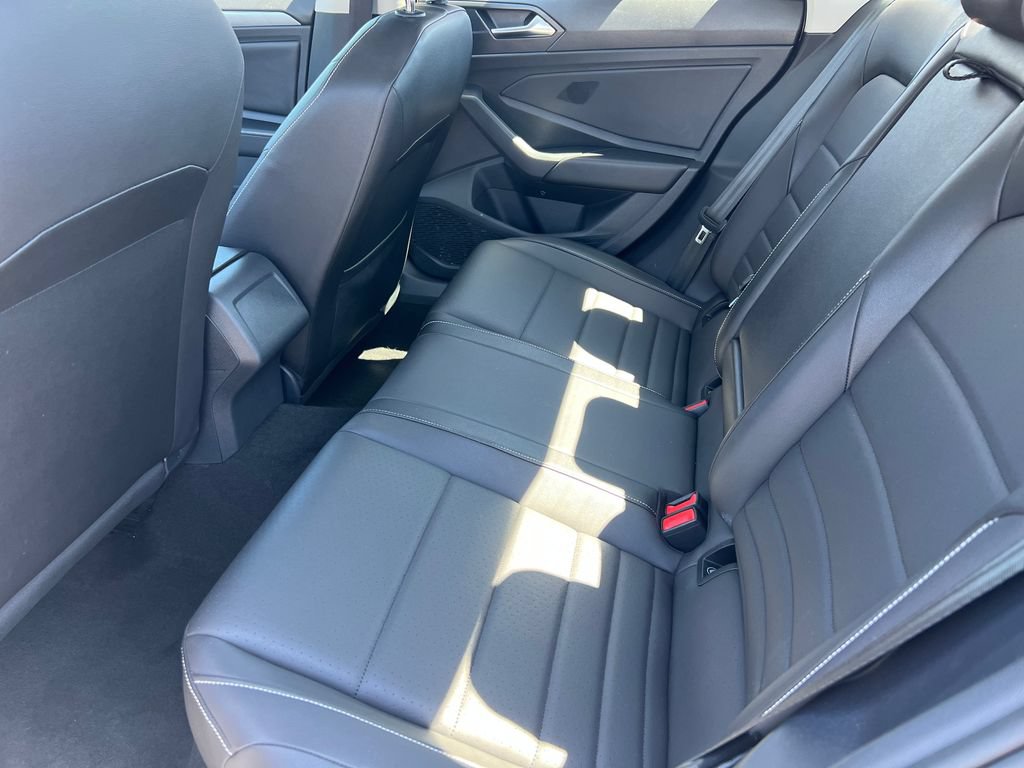 Used 2024 Volkswagen Jetta SE FWD image 12