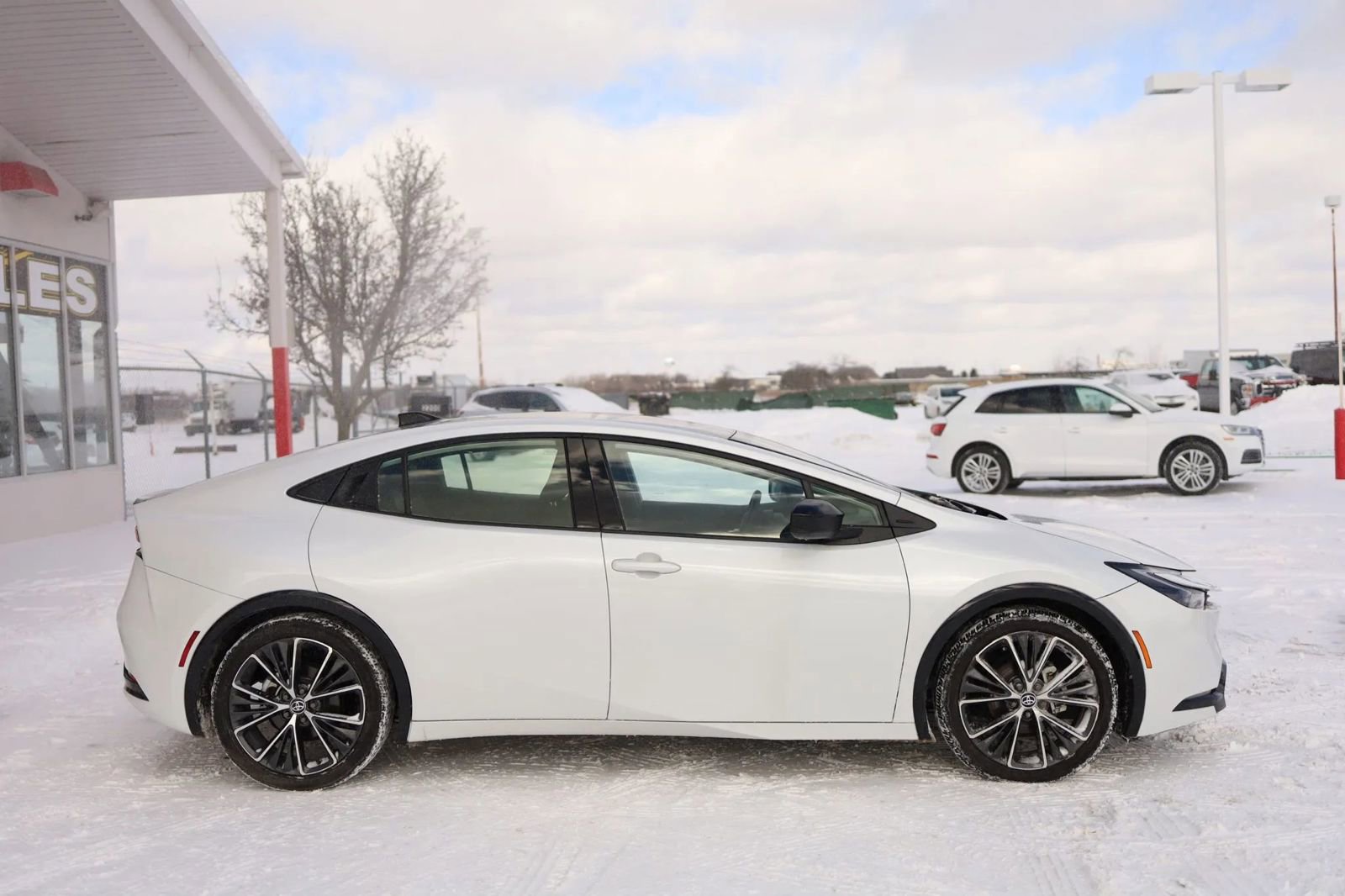 Used 2024 Toyota Prius Limited image 4