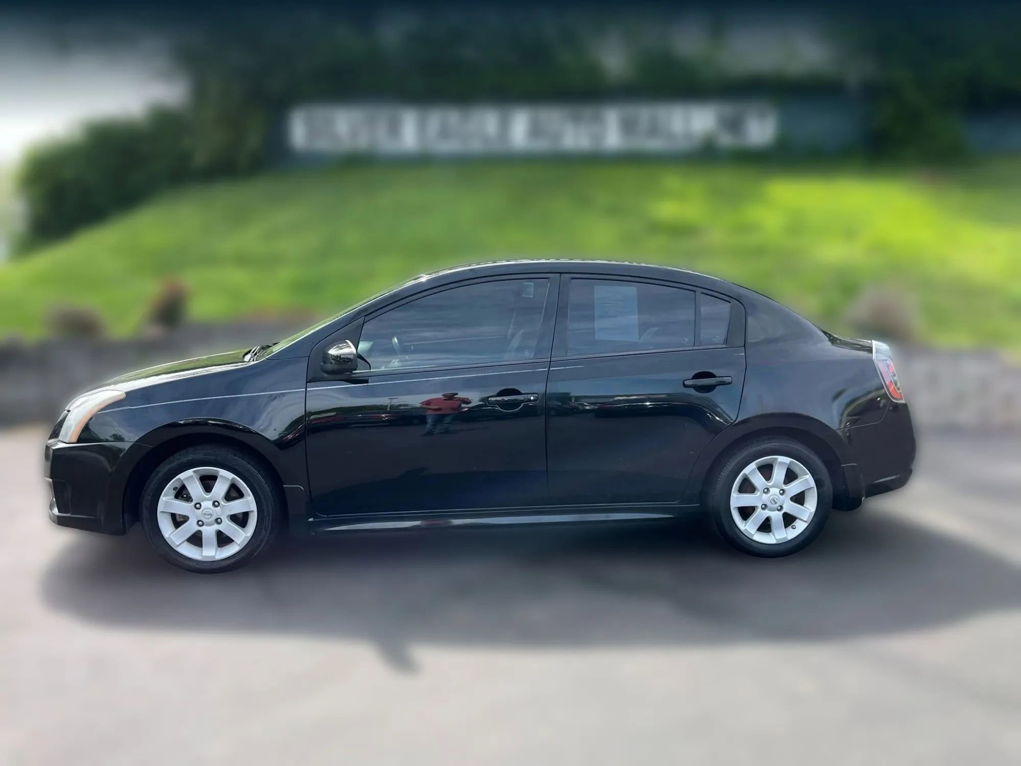 Used 2012 Nissan Sentra 2.0 SR w/ Convenience Pkg image 2