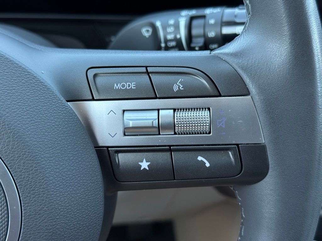 Used 2025 Hyundai Kona SEL image 25