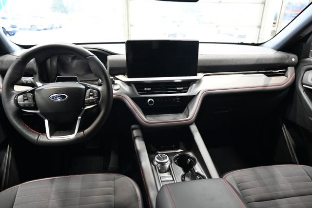 Used 2025 Ford Explorer ST-Line w/ ST-Line Street Pack AWD/4WD image 13