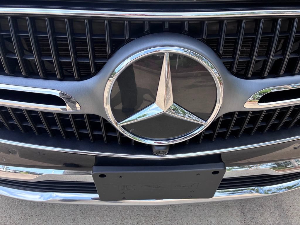 Used 2024 Mercedes-Benz GLC 300 image 3