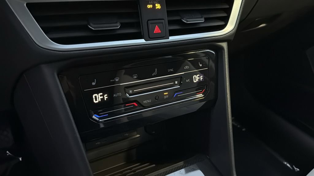 New 2026 Volkswagen Taos SE image 16