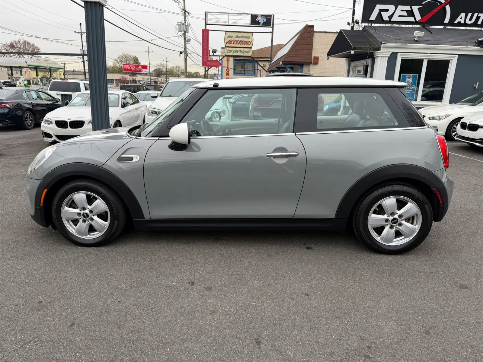 Used 2014 MINI Cooper 2-Door Hardtop image 2