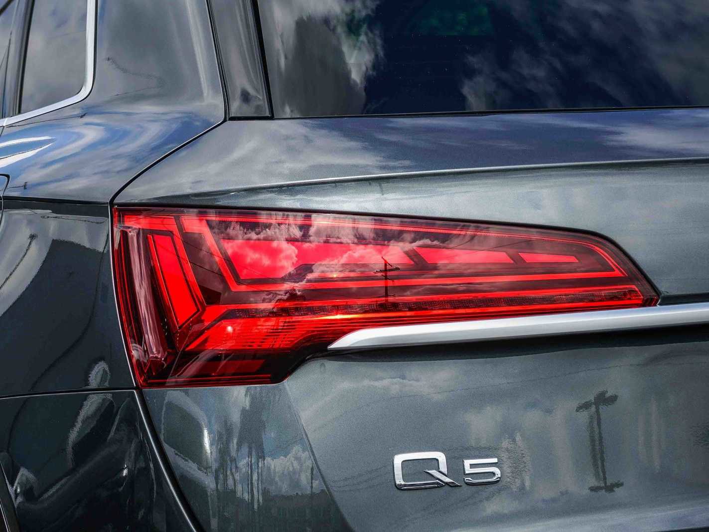 Used 2023 Audi Q5 e Premium w/ Convenience Package image 9