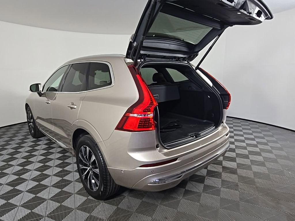 Certified 2023 Volvo XC60 B5 Plus w/ Climate Package image 9