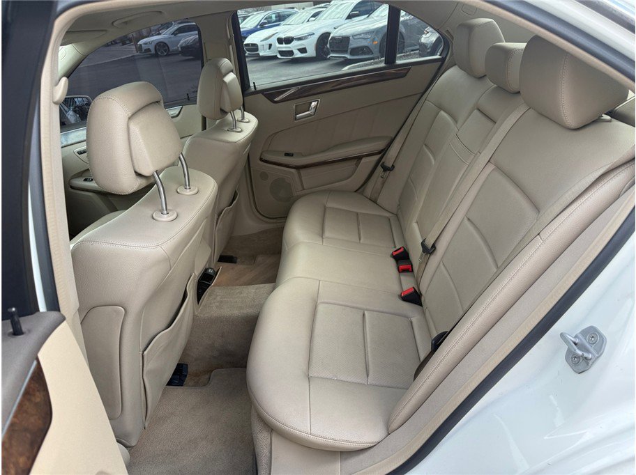 Used 2010 Mercedes-Benz E 350 4MATIC Sedan image 32