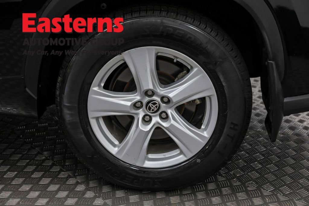 Used 2023 Toyota Highlander L image 32