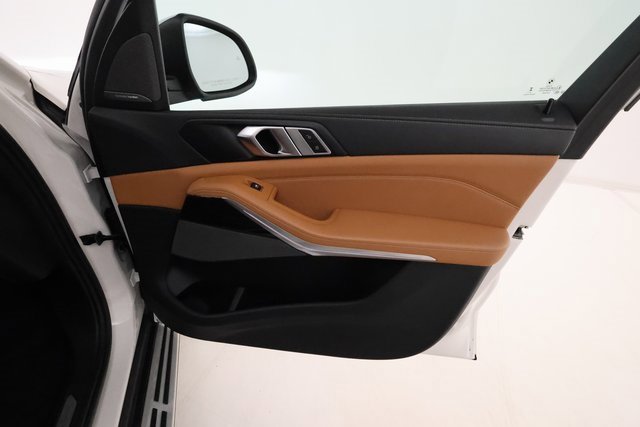 Used 2024 BMW X5 xDrive50e image 21