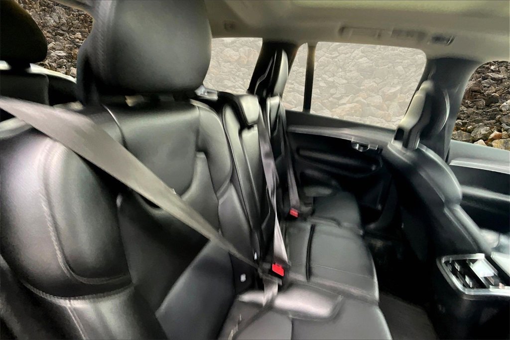 Used 2021 Volvo XC90 T5 Momentum w/ Protection Package Premier image 24