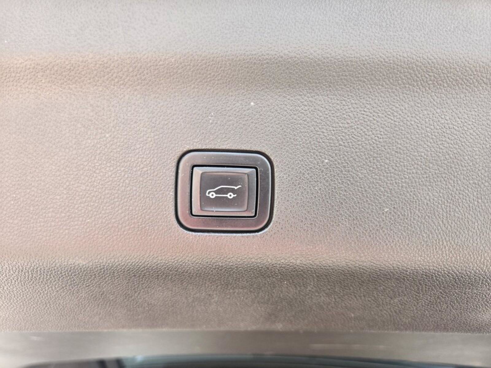 Used 2021 Chevrolet Tahoe Z71 w/ Z71 Signature Package AWD/4WD image 9