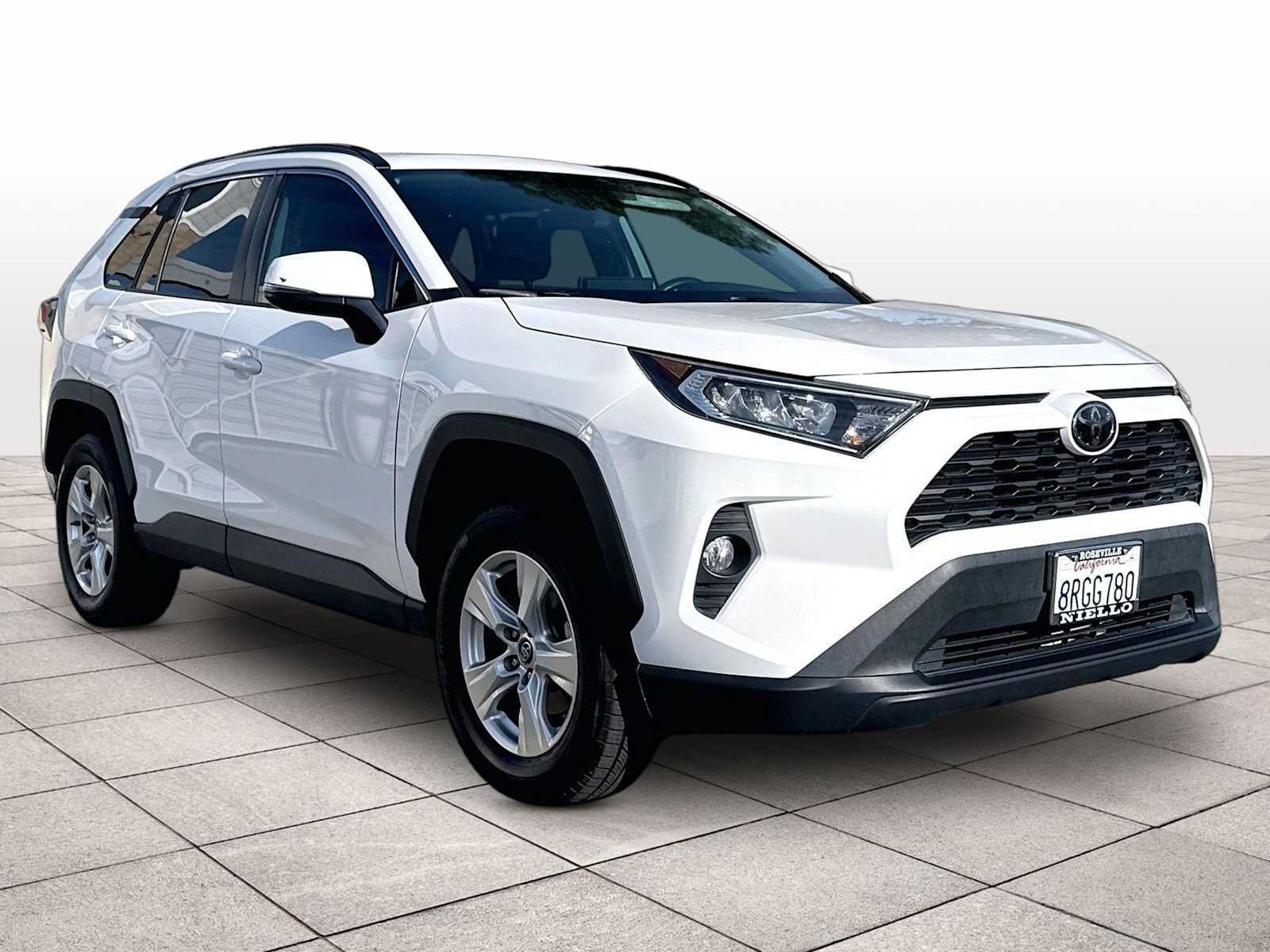 Used 2019 Toyota RAV4 XLE AWD/4WD image 2