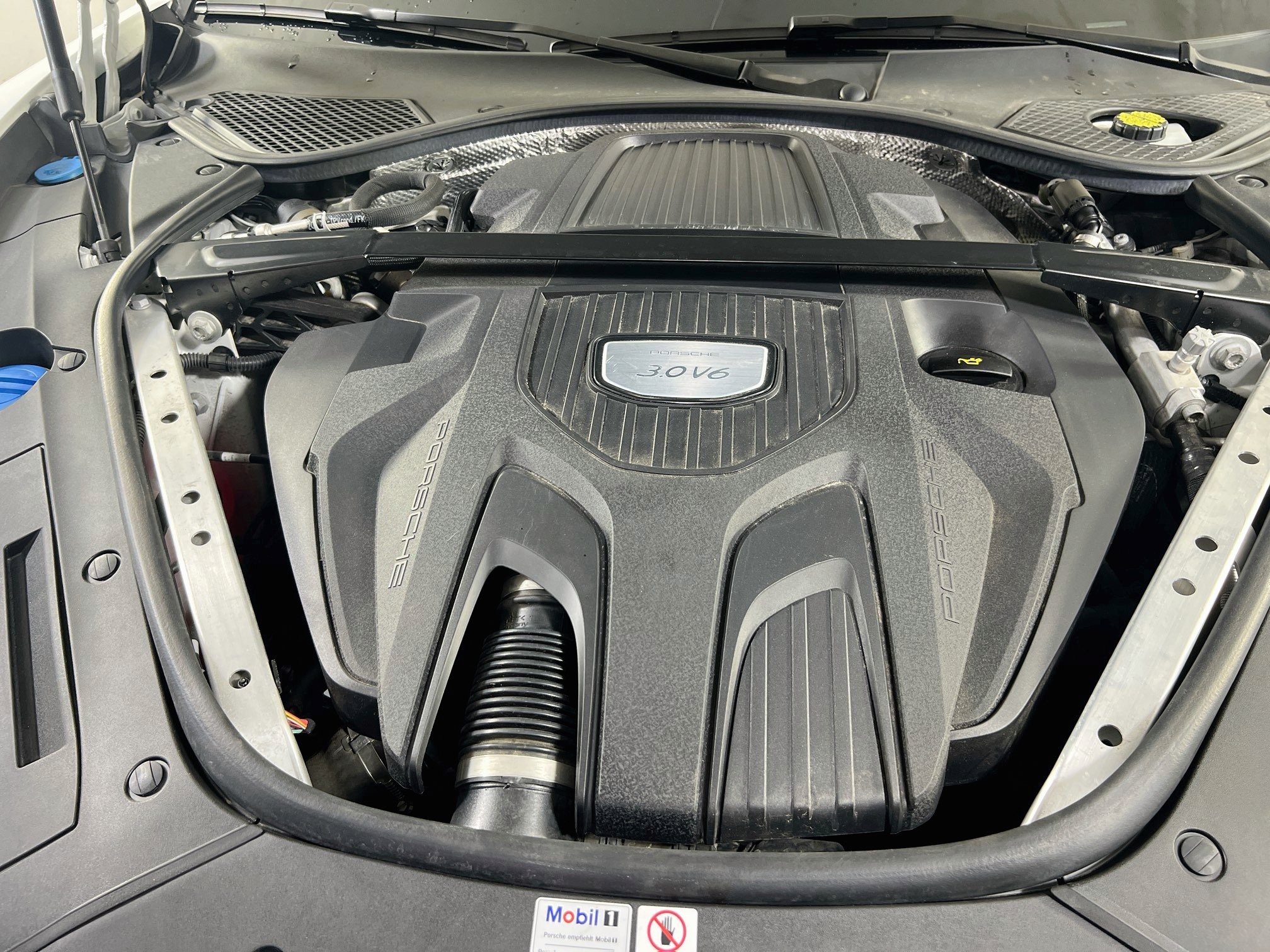 Used 2020 Porsche Panamera 4 AWD/4WD image 30