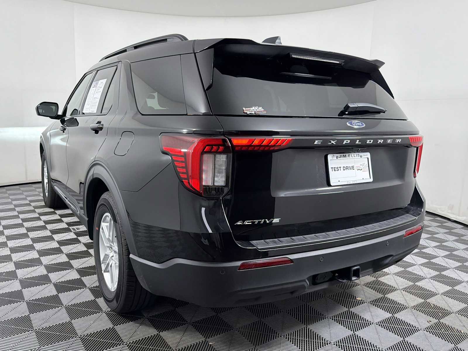 Used 2025 Ford Explorer Active image 8