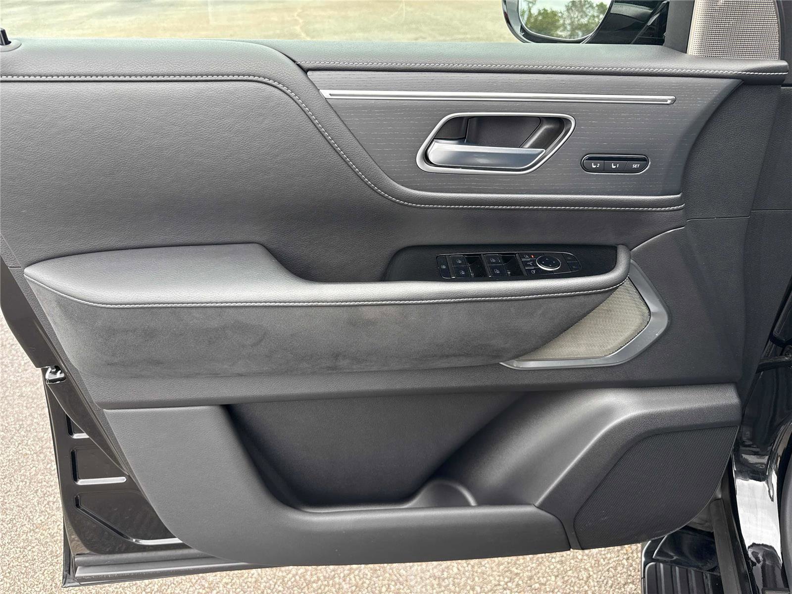 Certified 2025 INFINITI QX80 Sensory image 9