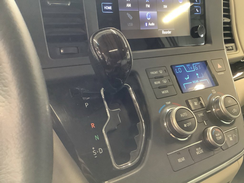 Used 2015 Toyota Sienna XLE FWD image 20