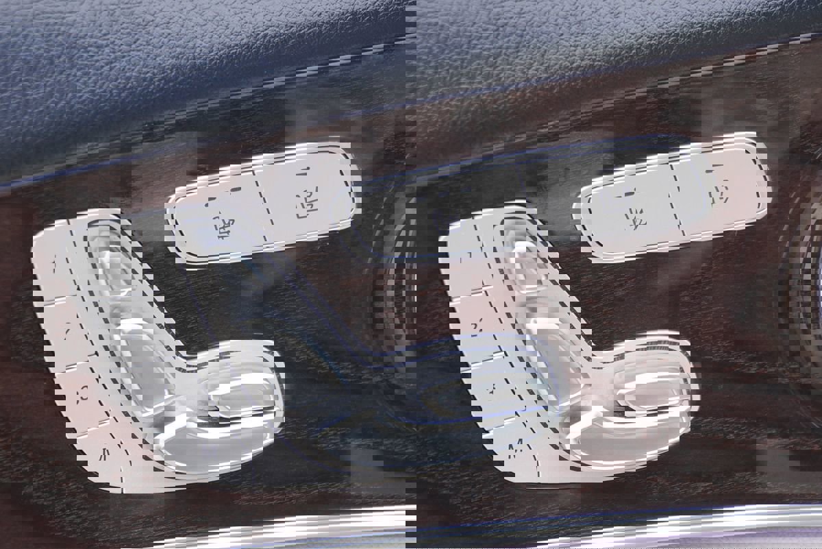 Used 2019 Mercedes-Benz E 300 image 25