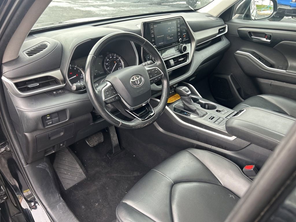 Used 2020 Toyota Highlander XLE image 18